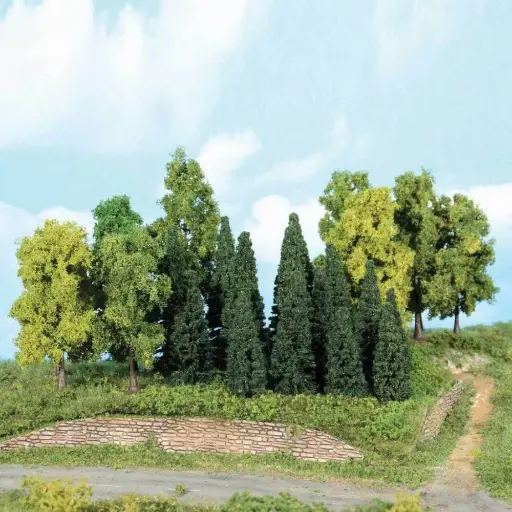 [HE1958] Forêt de 22 sapins et arbres de 5 à 12 cm - HEKI 1958