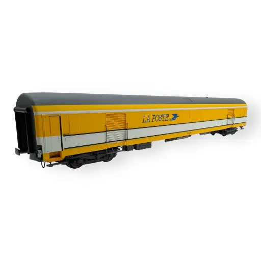[LS40448] Voiture postale PE UIC livrée jaune/blanche toit gris, bogies Y24X - LS Models 40448 - HO 1/87 - SNCF - Ep V - 2R