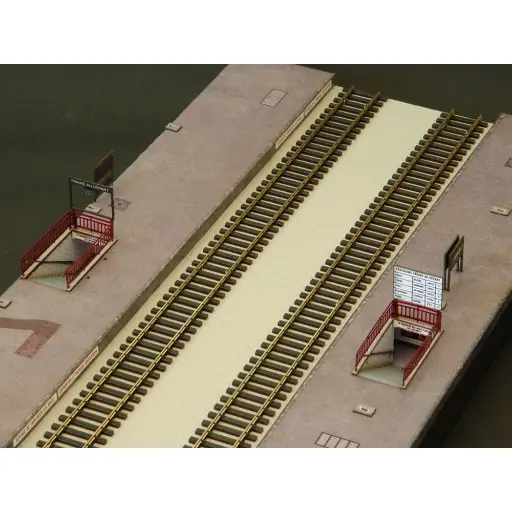 [REGAR004] Deux Entrées de Passage Souterrain (rambardes métalliques) - Régions et Compagnies GAR004 - HO 1/87