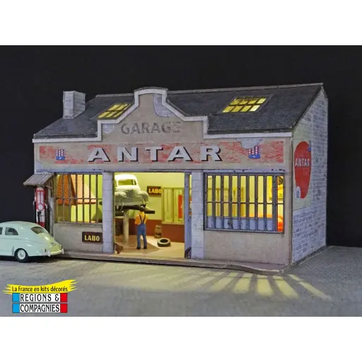 [REPRO700] Vieux garage avec pompe à essence murale - Régions et Compagnies PRO700 - HO 1/87