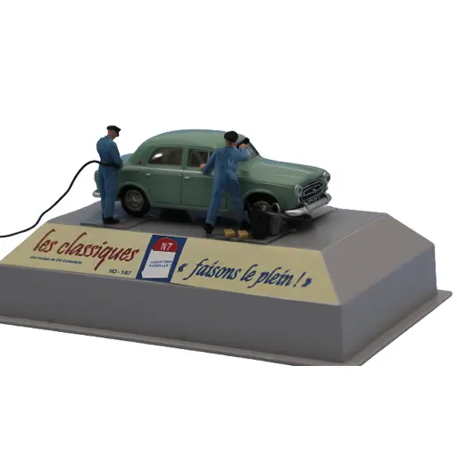 [SA1921] Voiture Peugeot 403 verte, 2 pompistes et accessoires SAI 1921 - HO 1/87